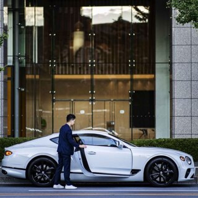 ライフアチーバーが語るベントレーの魅力──歯科医師 栗林研治先生×ベントレーコンチネンタルGT V8｜Bentley