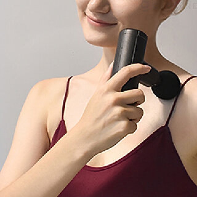 コンパクト&パワフル。トレーニーの間で話題沸騰の筋膜リリースマシン|GLOTURE