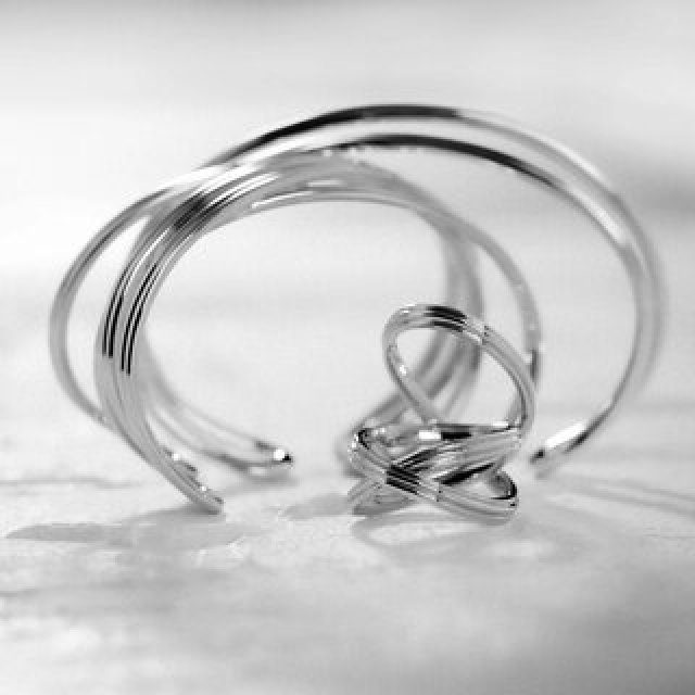 美しき流線型がファッションを引き立てるユニセックス・ジュエリー ectm（エクタム）デビュー｜ectm