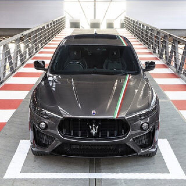 イタリア国旗に敬意を表した5台限定のレヴァンテ トロフェオ｜Maserati