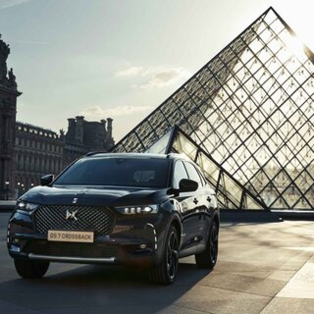 DS7にルーヴル美術館とのパートナーシップによって生まれた特別仕様車|DS