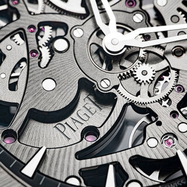 「極薄型ケースに精緻なスケルトンムーブメントを搭載した新作「ピアジェ ポロ スケルトン」｜PIAGET