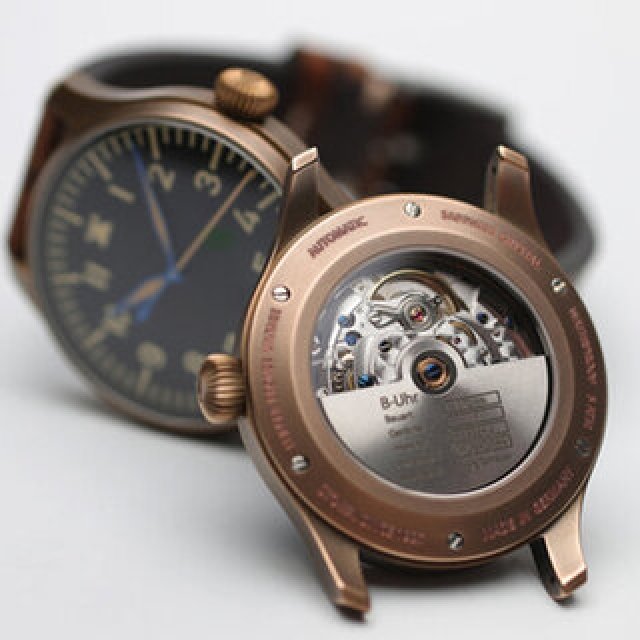 ドイツウオッチらしい質実剛健な機能美を備えた新作「フリーガー ブロンズ ヴィンテージ」｜STOWA