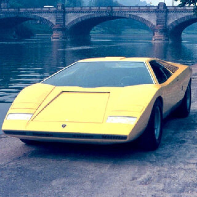 キャッチーな車名にもエピソードが──元祖スーパーカー「カウンタック LP500」がジュネーブショーで初披露から50周年|Lamborghini