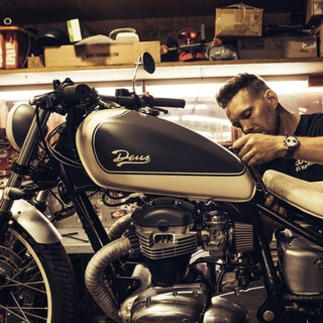 ラギッドでレトロな限定モデル「トップタイム デウス リミテッド エディション」｜BREITLING