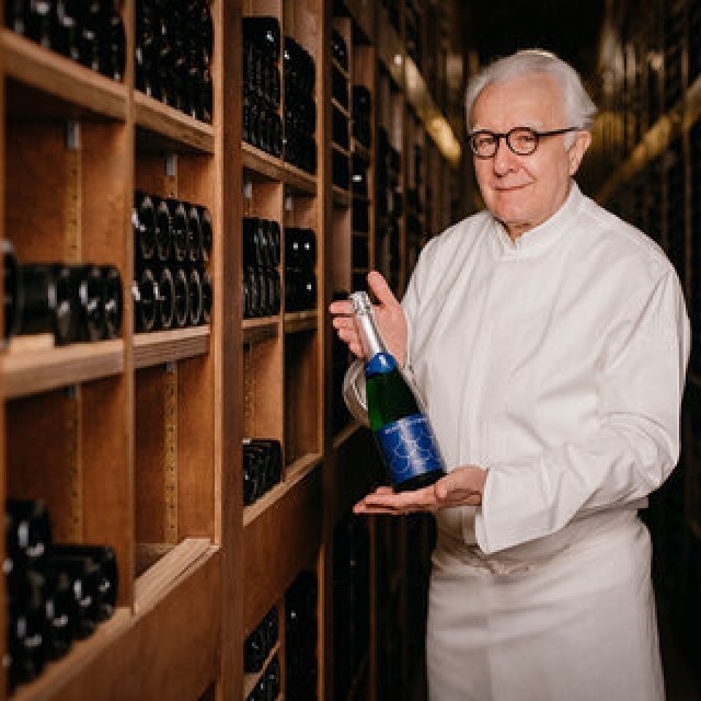 フレンチの巨匠、アラン・デュカス氏と共同開発したスパークリング日本酒｜Shichiken