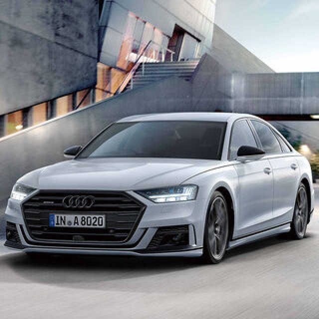 アウディからドライバーズカー、GTカーとしての特徴にフォーカスしたA8限定モデルが登場｜Audi
