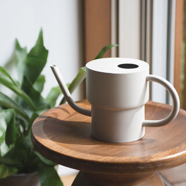 アマブロより砂漠にあるような貯水タンクをモチーフにしたジョウロが新発売｜amabro 