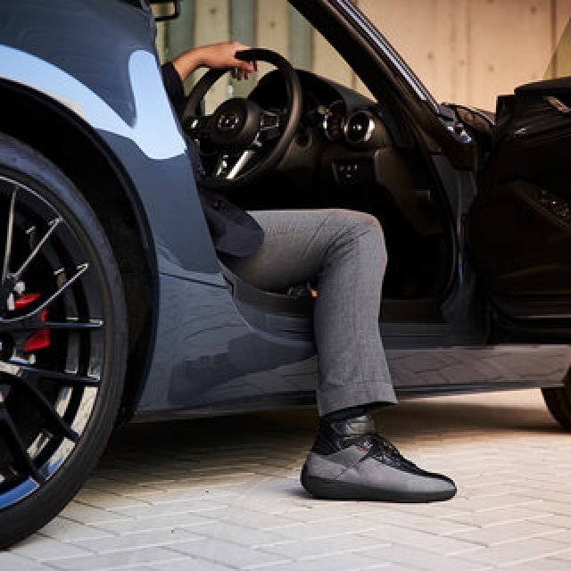 クルマと通じ合うシューズって？——マツダとミズノによる新コンセプトのドライビングシューズ体験記｜MAZDA & MIZUNO