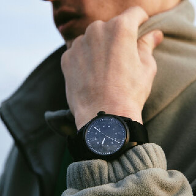 300本限定「カーキ フィールド オート N.HOOLYWOOD スペシャルエディション 2021」｜HAMILTON