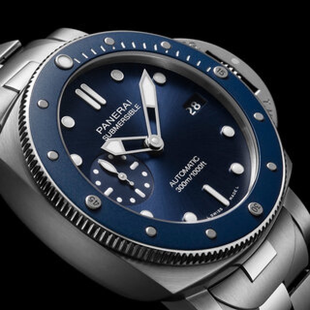 コレクション初のSS製ブレスレットを搭載した「サブマーシブル ブルーノッテ」｜PANERAI