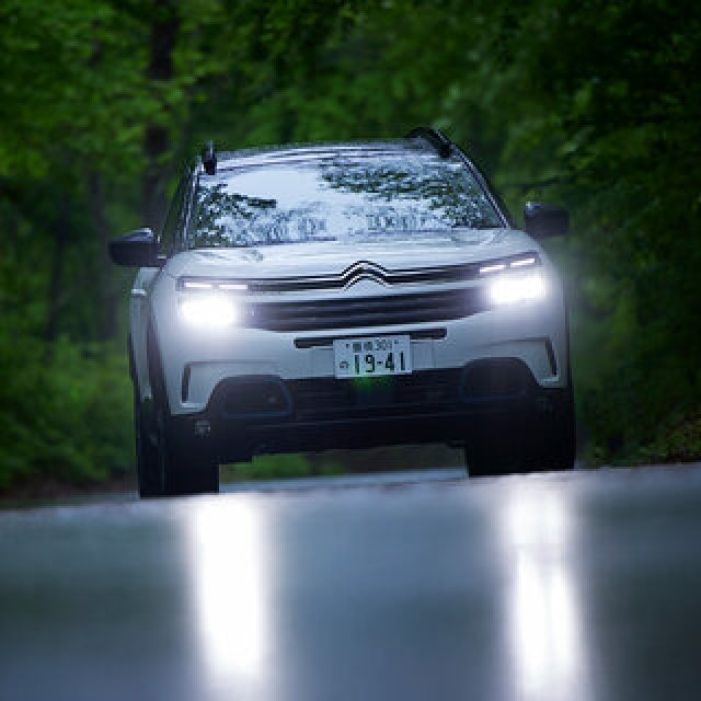 マジックカーペット・ライドは電動化でも健在──シトロエンC5エアクロスPHEVに試乗｜Citroën