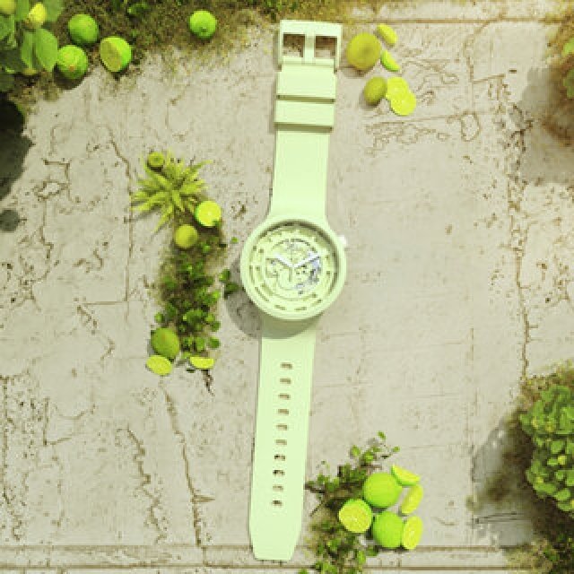 新素材・バイオセラミックスを用いた、フレッシュライムカラーの「C-LIME」｜swatch