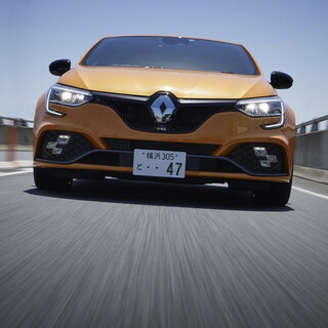 円熟の域にある究極のハンドリングマシン──ルノー メガーヌR.S. に試乗｜Renault