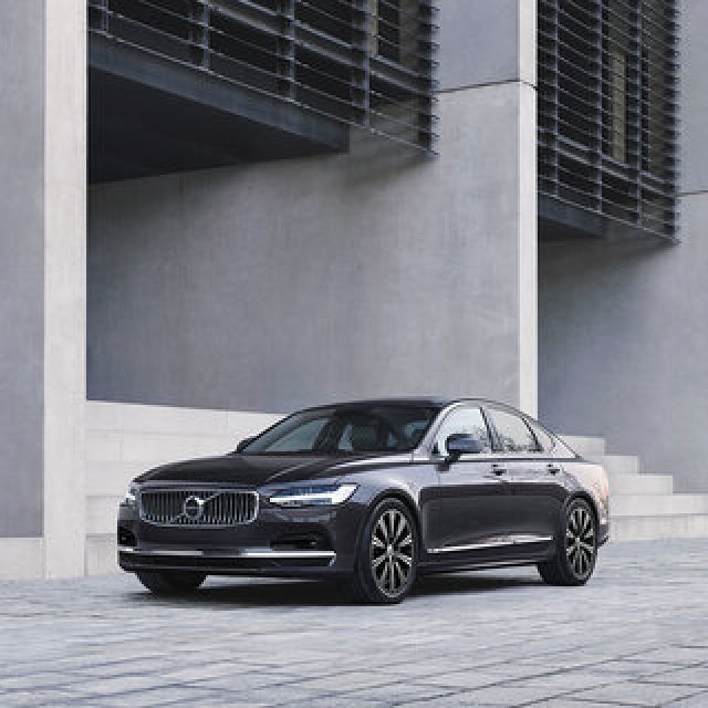 ボルボ、フラッグシップセダンS90の再販売を開始｜VOLVO