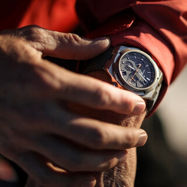 山頂でもヴァシュロン・コンスタンタン。アウトドアでの使用に耐える超プレミアムウオッチのあるべき姿がこちら！｜VACHERON CONSTANTIN