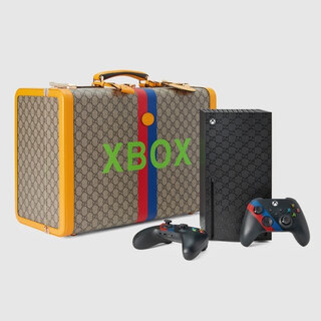 グッチとXbox それぞれのアニバーサリーを記念し、スペシャルなゲーム機「Gucci Xbox Bundle」が誕生｜GUCCI
