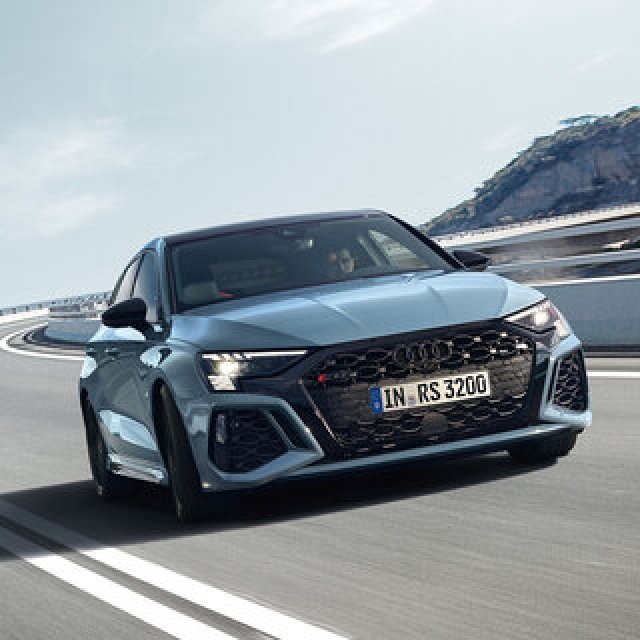 アウディRS 3が4年ぶりのフルモデルチェンジ　発表を記念した1stエディションも50台限定で導入｜Audi