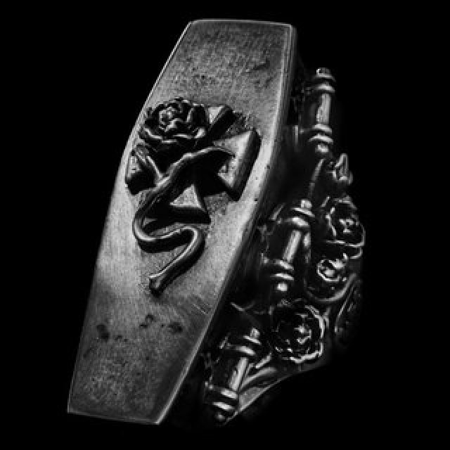 男性が指輪を身につけるという行為を、歴史的・文化的側面から切り取った貴重なエキシビジョン｜ART