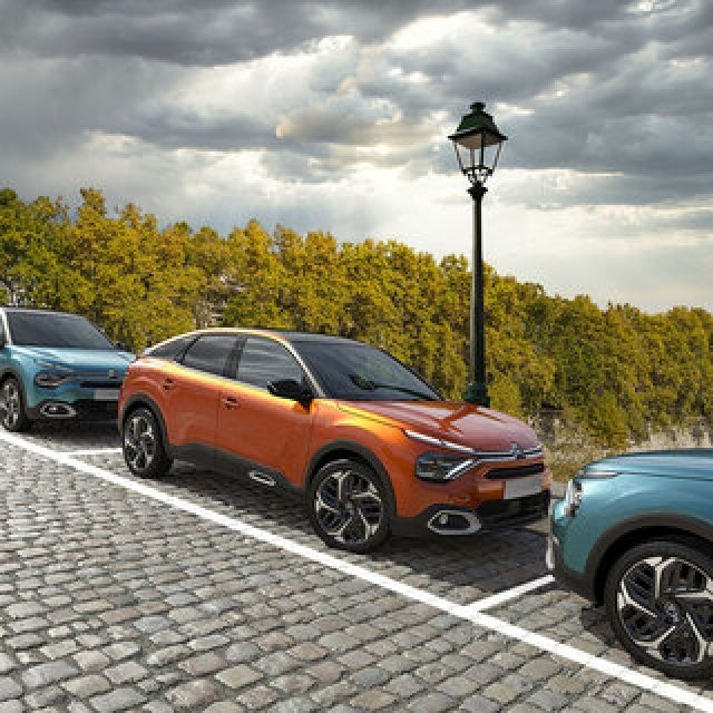 BEVモデルも登場──シトロエン、ハッチバックモデルの新型C4を発表|Citroën