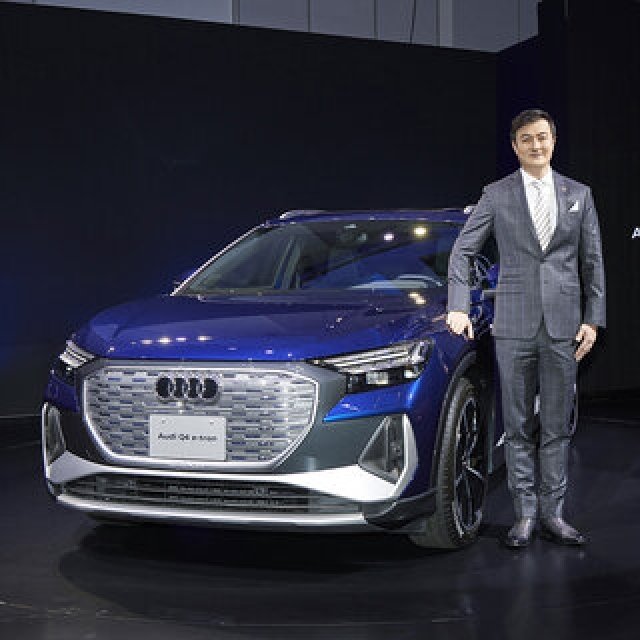 アウディ、初となるコンパクトSUVのBEV「Q4 eトロン」を発表｜Audi