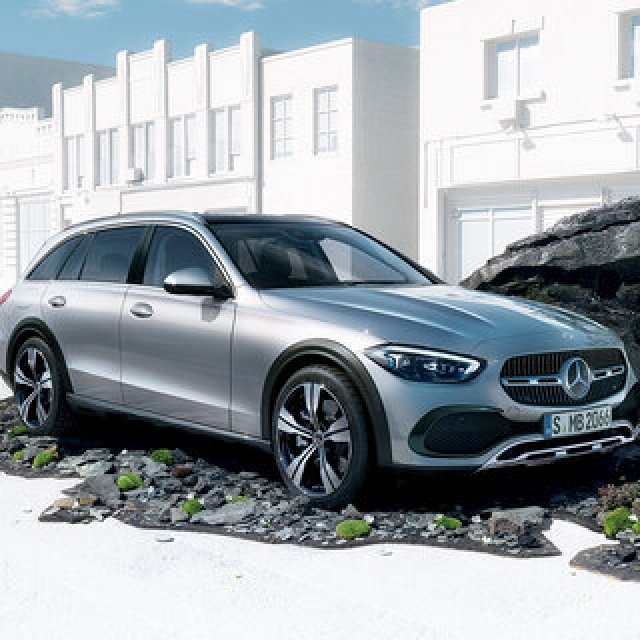 メルセデス・ベンツ Cクラスに初のクロスオーバーモデル「オールテレイン」が誕生｜Mercedes Benz