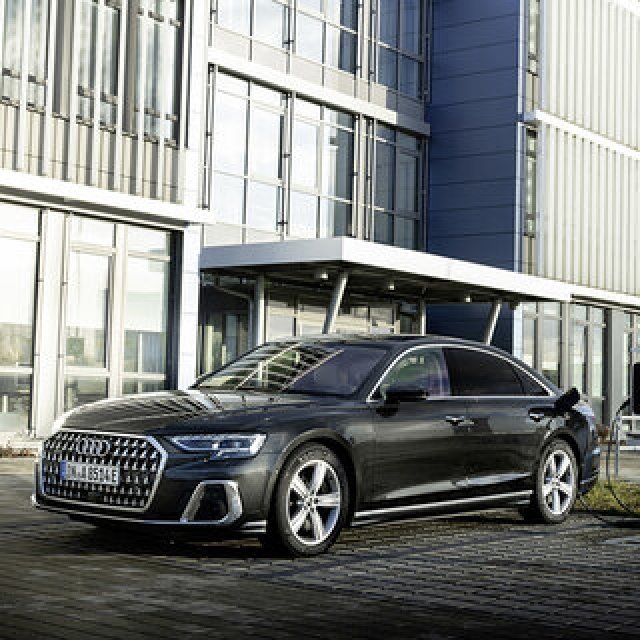 アウディのフラッグシップセダンA8が大幅にアップデート｜Audi