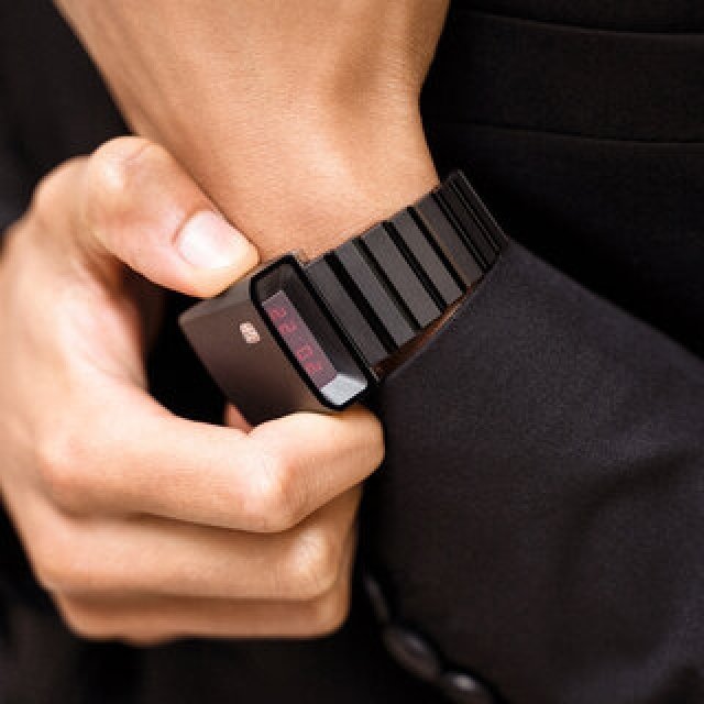 【お値段お手頃】異彩を放つレトロフューチャーウオッチ。ジラール・ペルゴ新作「キャスケット 2.0」｜GIRARD-PERREGAUX