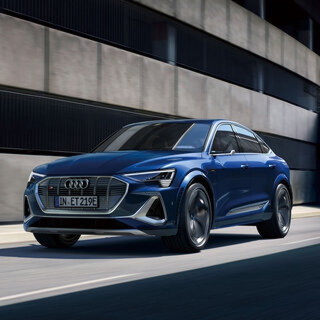 アウディe-tronシリーズにハイパフォーマンスグレードのSモデル登場｜Audi