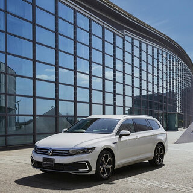 普段使いではCO2排出ゼロも可能に──EV航続距離が伸びた新型PHEV パサート GTE ヴァリアントがデビュー|Volkswagen