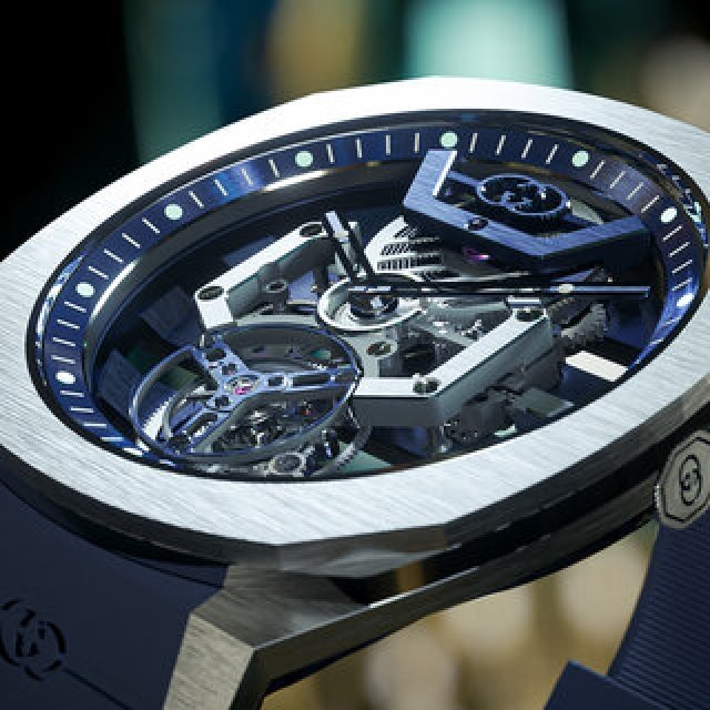 8mmというスリムボディにシースルーダイアルを組み合わせた新作「GUCCI 25H」トゥールビヨン｜GUCCI