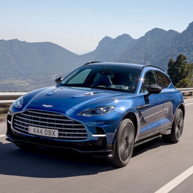 世界でもっともパワフルなSUV「アストンマーティンDBX707」に試乗──オーバー700psのパワーがもたらす走りとは｜ASTON MARTIN