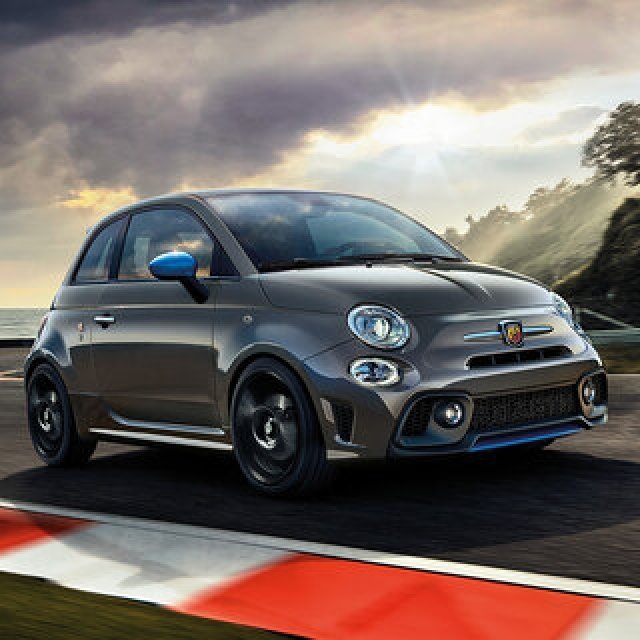 アバルト595に個性的なエクステリアを備えたMT仕様の新グレードF595が誕生 ｜ABARTH