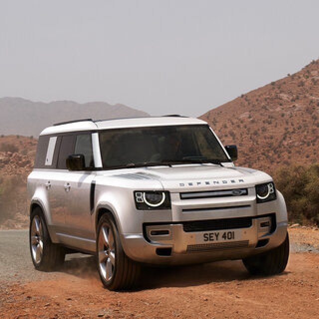 ディフェンダーに8人乗りのニューファミリー「130」登場｜Land Rover