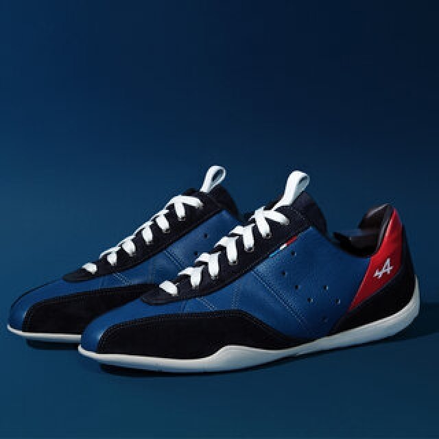 洗練されたデザインと機能性。両方を備えた日本オリジナルデザインのドライビングシューズが登場｜ALPINE×NEGRONI