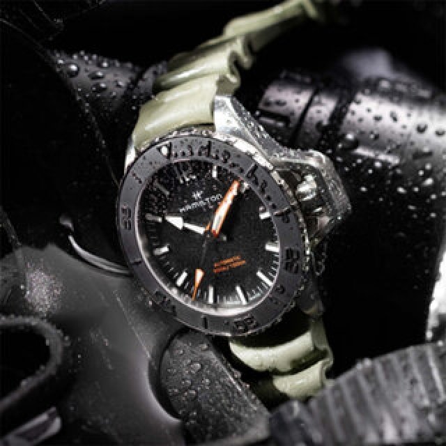 水中探検家のための精密ツール「カーキ ネイビー オープンウォーター オート」｜HAMILTON