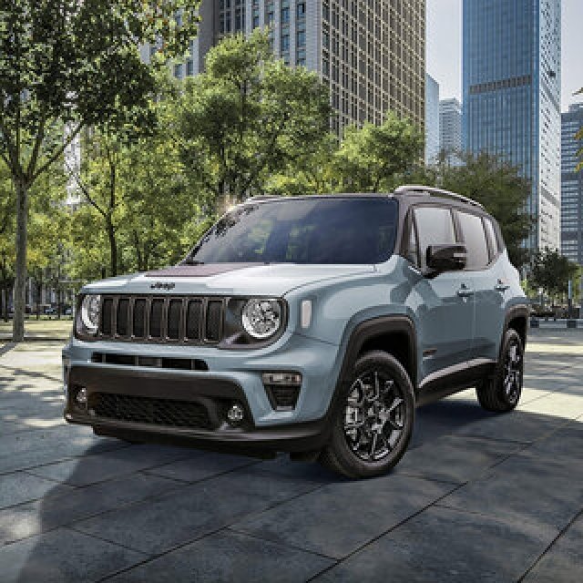 リサイクル素材をシートに用いたエシカルなPHEVレネゲードの限定車｜Jeep®