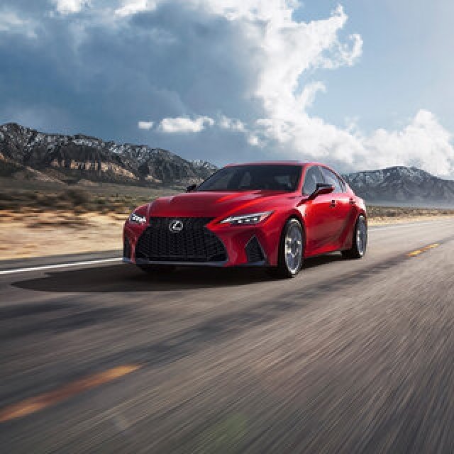 481psの5リッターV8エンジン搭載──IS500が日本導入｜LEXUS