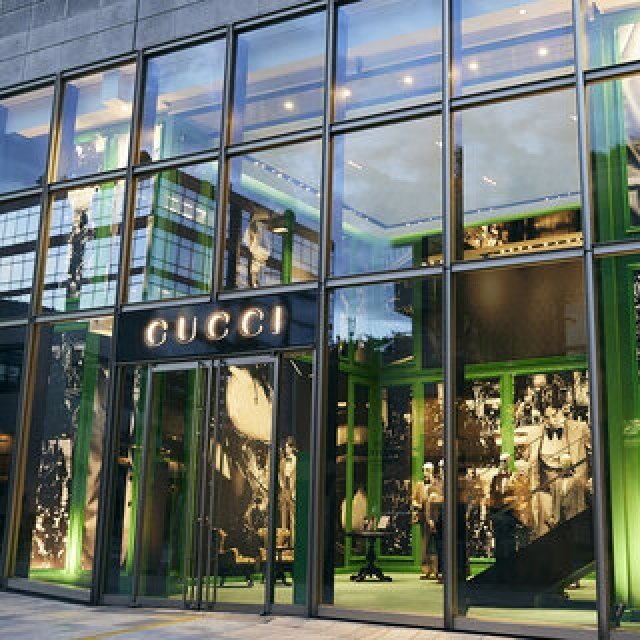 現代日本における男性の在り方とは。「浅間国際フォトフェスティバル2022 PHOTO MIYOTA」｜GUCCI