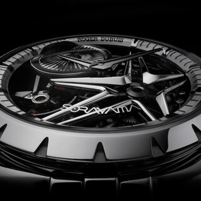 世界的イラストレーター・空山 基氏と、ロジェ・デュブイが夢のコラボレーション｜ROGER DUBUIS