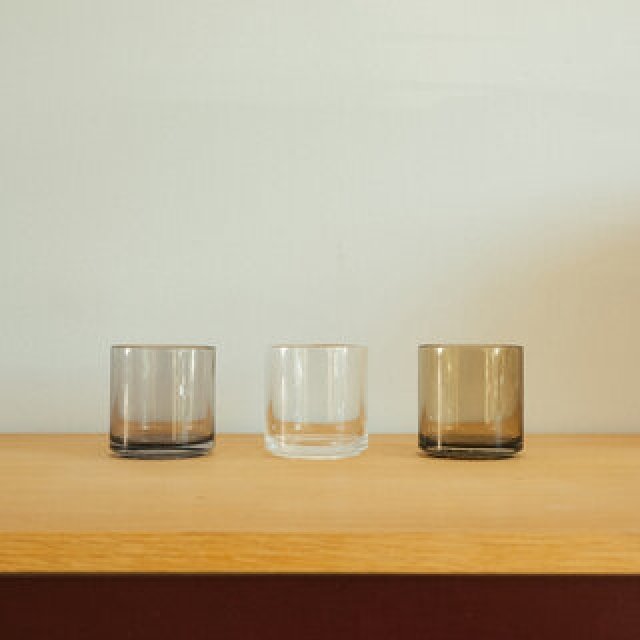 滑らかな口当たりとスタッキングが特徴。ブランド初となるガラス製タンブラー｜HASAMI PORCELAIN