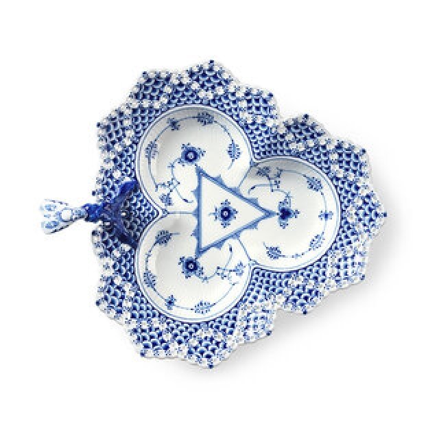 精緻な手描きが光る逸品。壮観なコレクションとともに2023年の食卓を|Royal Copenhagen
