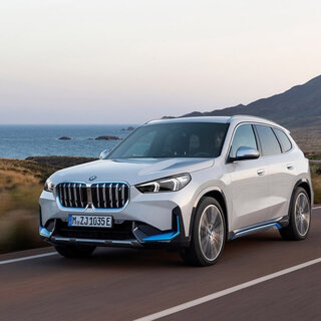航続距離465kmのBEVもラインアップ──新型BMW「X1」がデビュー｜BMW