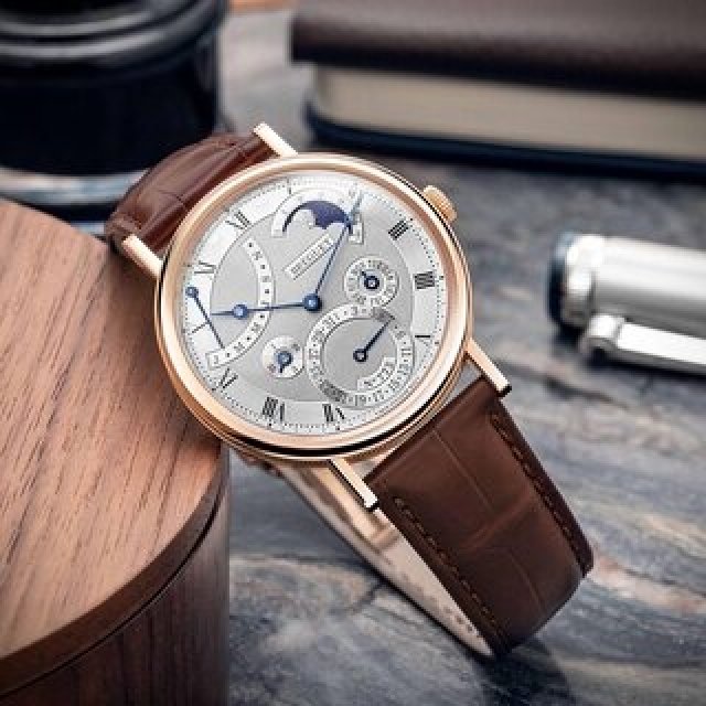 パーペチュアルカレンダーに新たなアレンジを加えた「クラシック パーペチュアルカレンダー 7327」｜BREGUET