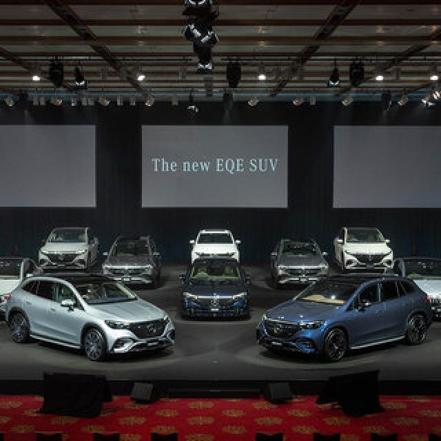 日本の道路事情に合ったボディサイズと取り回しの良さが特長の電動SUV「EQE SUV」が日本上陸|Mercedes Benz