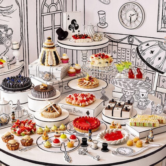 絵本の世界を体現したスイーツビュッフェ「絵本の国のアリス」がヒルトン東京で開催中｜EAT