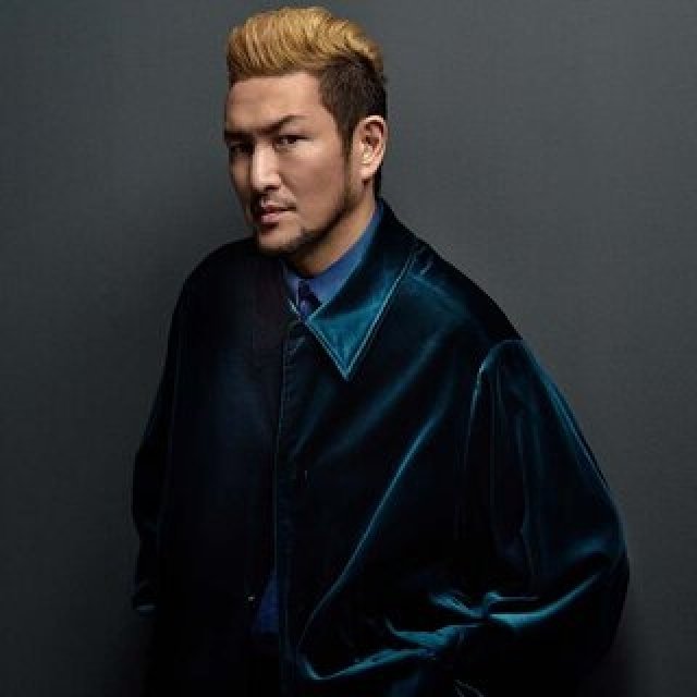 「ランバン コレクション メンズ」俳優・中村獅童が知的に着こなすブルーの世界｜LANVIN COLLECTION