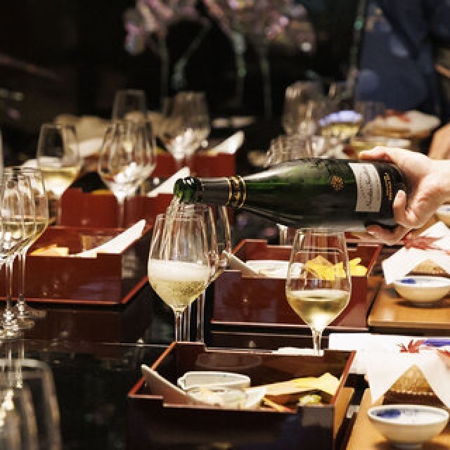 シャンパーニュで乾杯！ それは幸せを確認し合うこと｜Nicolas Feuillatte