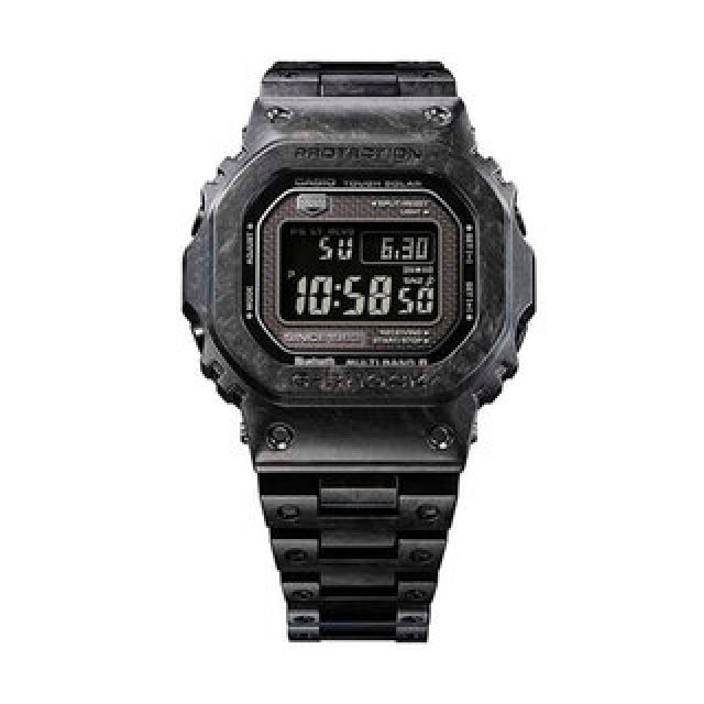 G-SHOCK誕生40周年を記念するカーボン仕様の「GCW-B5000UN」｜G-SHOCK