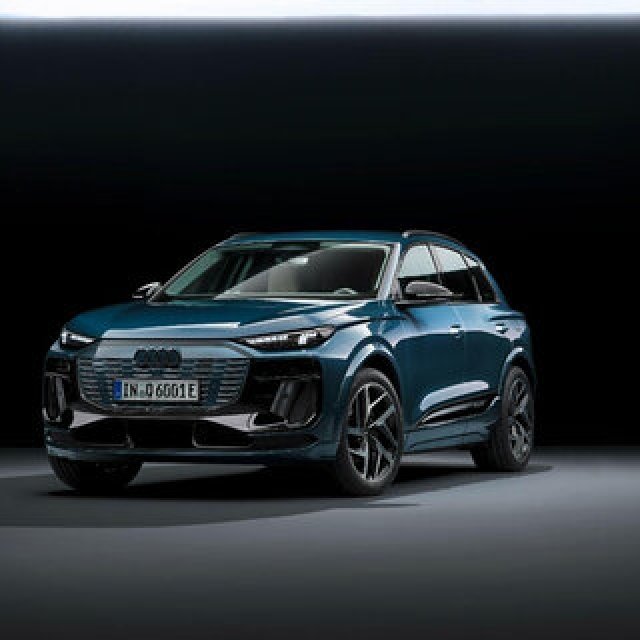 ポルシェと共同開発したBEV向け新世代プラットフォームを採用──アウディ「Q6 e-tron」がデビュー｜Audi